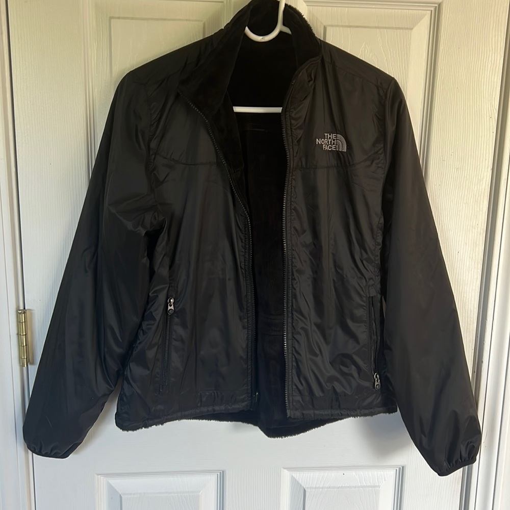 Water resistant / fuzzy lining North Face jacket!